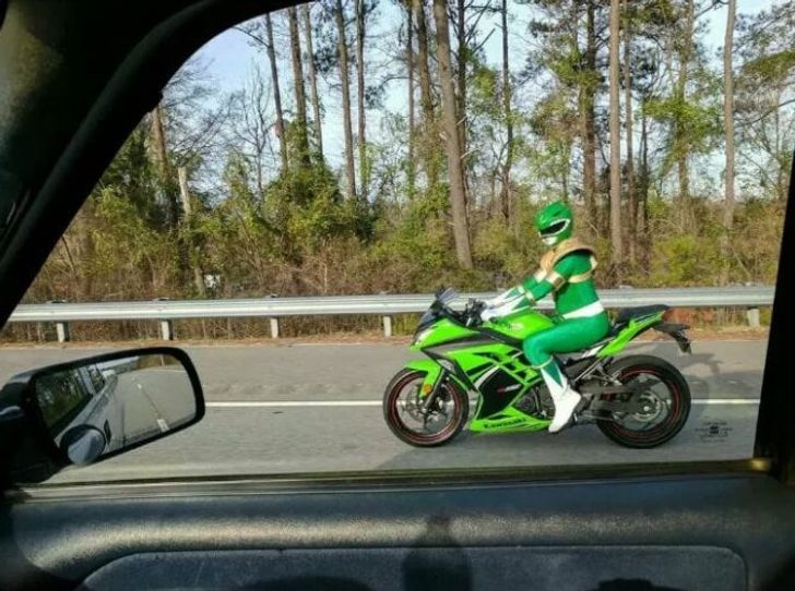 Kelihatannya Aja Dewasa, Tapi Kelakuan 4 Orang Ini Kekanak-Kanakan Banget